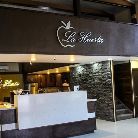 La Huerta Inn & Suites Cuauhtémoc Eksteriør billede