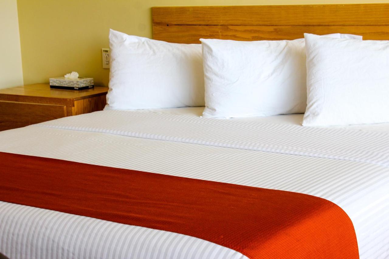 La Huerta Inn & Suites Cuauhtémoc Eksteriør billede